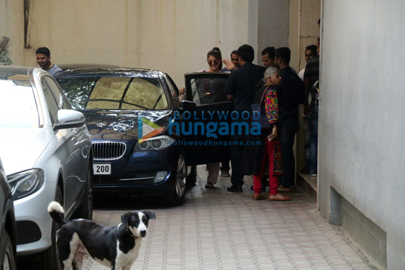 jacqueline fernandez snapped outside the tips films office in bandra 4