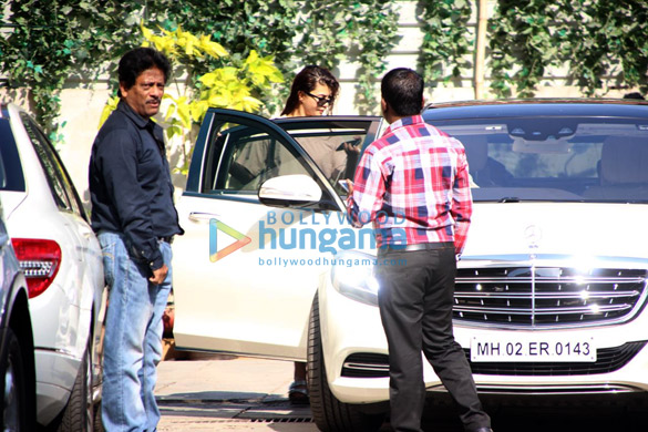 jacqueline fernandez spotted at bandra 5
