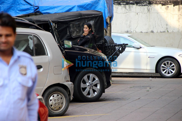 janhvi kapoor snapped at the gym 2 3