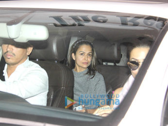 Kareena Kapoor Khan, Malaika Arora and Amrita Arora spotted at Bandra
