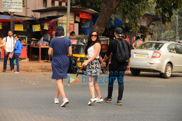 krishna shroff spotted with her boyfriend in bandra 1