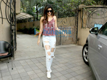 Kriti Sanon and Harshvardhan Kapoor snapped at B-Blunt in Juhu
