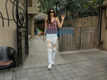 Kriti Sanon and Harshvardhan Kapoor snapped at B-Blunt in Juhu