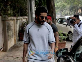 Kriti Sanon and Harshvardhan Kapoor snapped at B-Blunt in Juhu