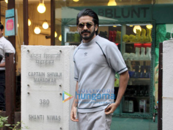 Kriti Sanon and Harshvardhan Kapoor snapped at B-Blunt in Juhu