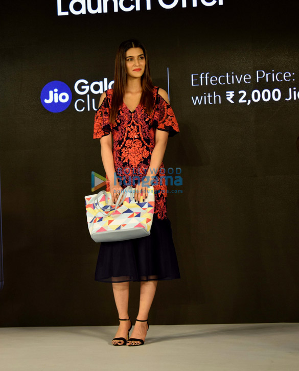 kriti sanon launches samsung galaxy on7 prime 1