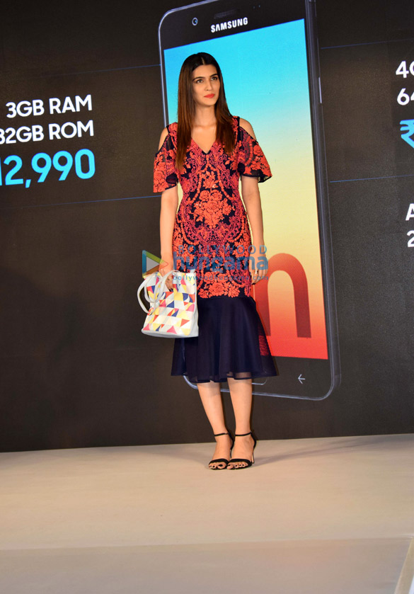 kriti sanon launches samsung galaxy on7 prime 3