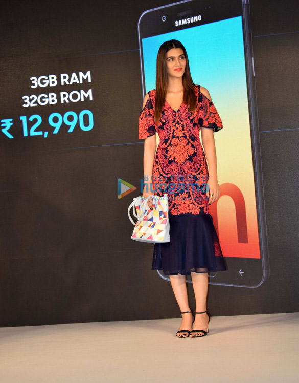 kriti sanon launches samsung galaxy on7 prime 4