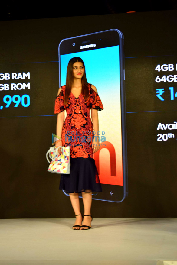 kriti sanon launches samsung galaxy on7 prime 5