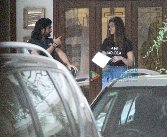 kriti sanon spotted at bandra 3
