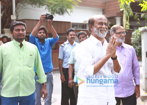 megastar rajinikanth meets his fans outside his house for new year 1