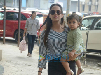 Mira Rajput and daughter at khar