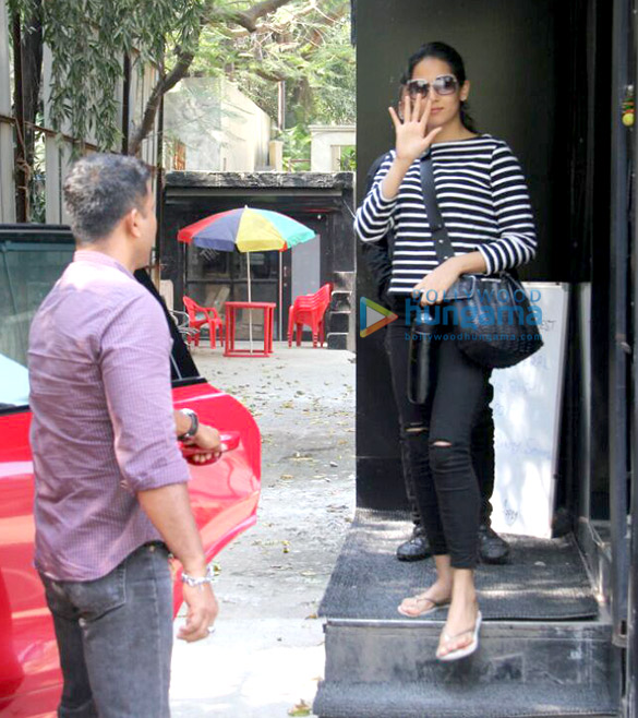 mira rajput snapped at tip joe in juhu 1