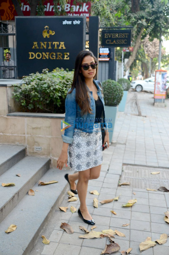 mira rajput spotted at anita dongres store in khar 6