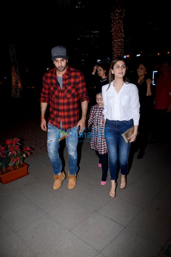 ranbir kapoor spotted with family at yauatcha 4