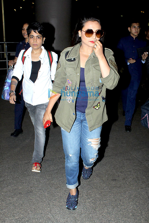 rani mukerji and ajay devgn snapped at the airport 1