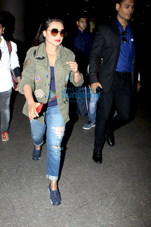 rani mukerji and ajay devgn snapped at the airport 3