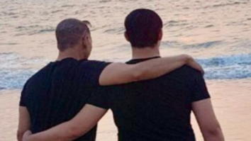 Republic Day 2018: Akshay Kumar shares a photo with Aarav watching the sunset at the beach; deletes the tweet later