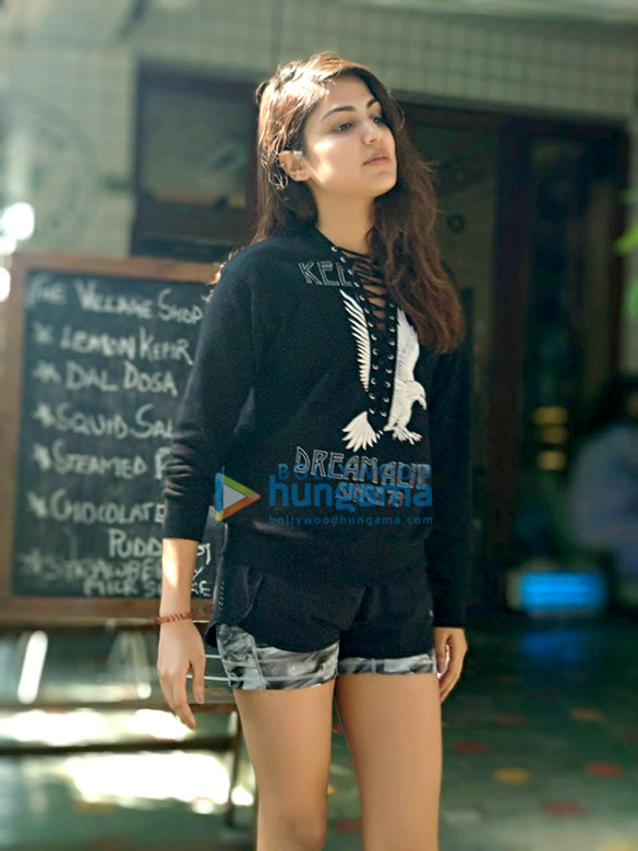 rhea chakraborty snapped post lunch 2