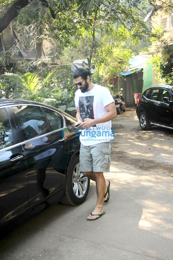riteish deshmukh and aditya roy kapur attend a meeting in bandra 4