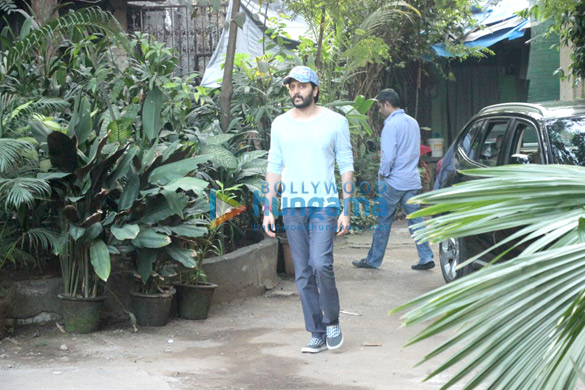 riteish deshmukh and aditya roy kapur attend a meeting in bandra 6