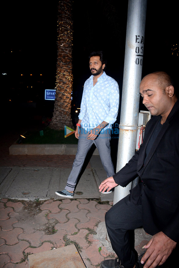 riteish deshmukh spotted at bkc with friends 5
