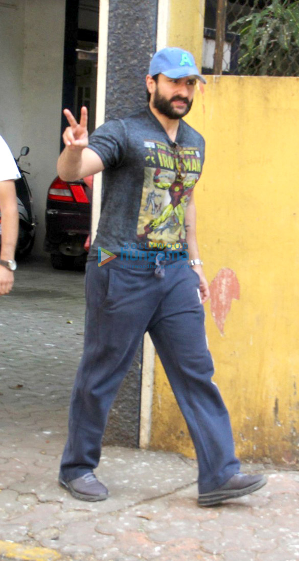 saif ali khan spotted after a dubbing session in bandra 3