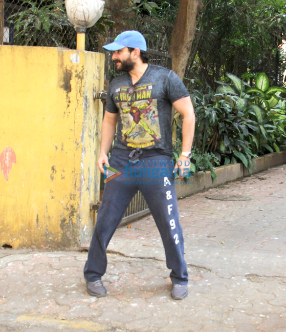 saif ali khan spotted after a dubbing session in bandra 4