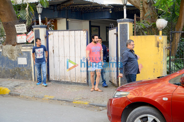 saif ali khan spotted in bandra 1