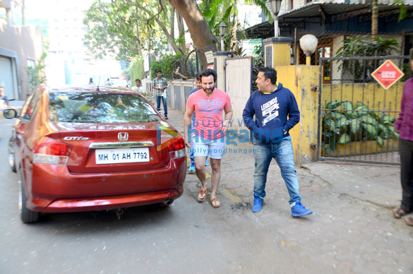 saif ali khan spotted in bandra 4