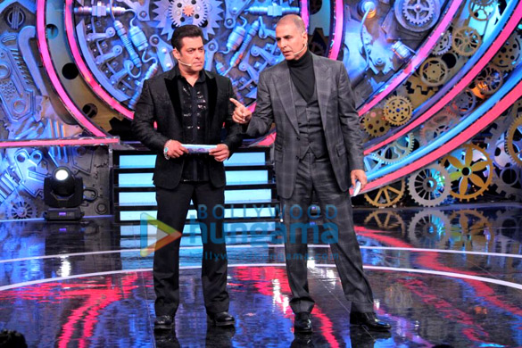 salman khan and akshay kumar on the sets of bigg boss 11 3