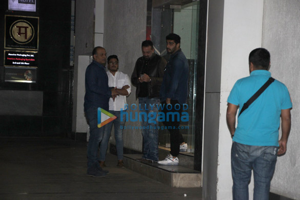sanjay dutt arjun kapoor and sara ali khan spotted at ashutosh gowarikers office 4