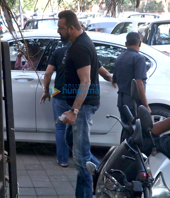 sanjay dutt spotted at vishesh films in khar 6