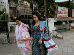 Sara Ali Khan spotted with mother Amrita Singh at Kromakay salon in Juhu