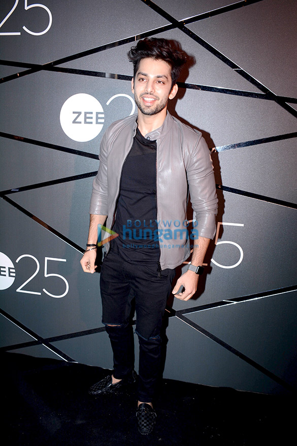 shah rukh khan akshay kumar deepika padukone and others attend a bash held to celebrate 25 years of zee network 19