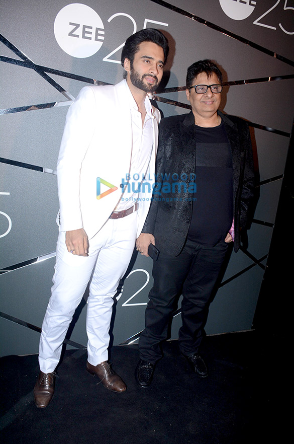 shah rukh khan akshay kumar deepika padukone and others attend a bash held to celebrate 25 years of zee network 24