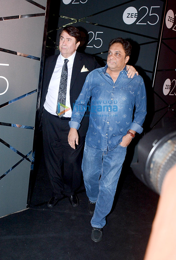 shah rukh khan akshay kumar deepika padukone and others attend a bash held to celebrate 25 years of zee network 30