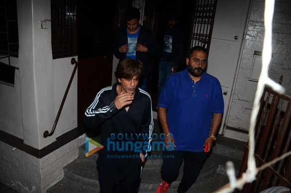 shah rukh khan snapped at a recording studio in bandra 4