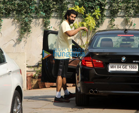 shahid kapoor aditya roy kapur and others snapped at the gym 2