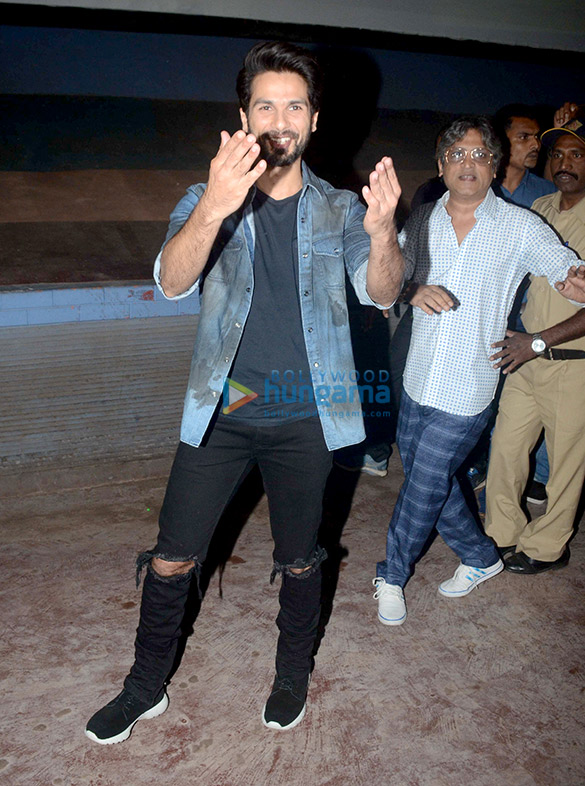 shahid kapoor spotted at chandan cinema in juhu 2