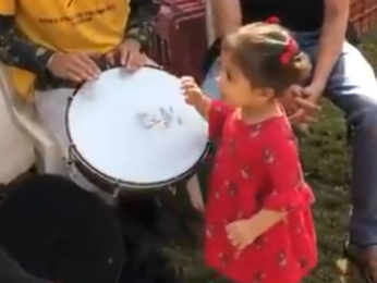 WATCH: Shahid Kapoor’s daughter Misha Kapoor enjoys playing with the drums WATCH: Shahid Kapoor’s daughter Misha Kapoor enjoys playing with the drums