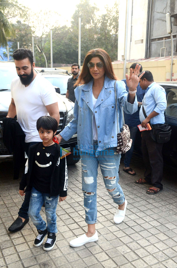 shilpa shetty spotted with her family pvr juhu 2