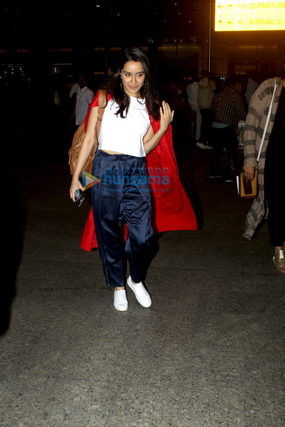 shraddha kapoor snapped at the airport 4 3
