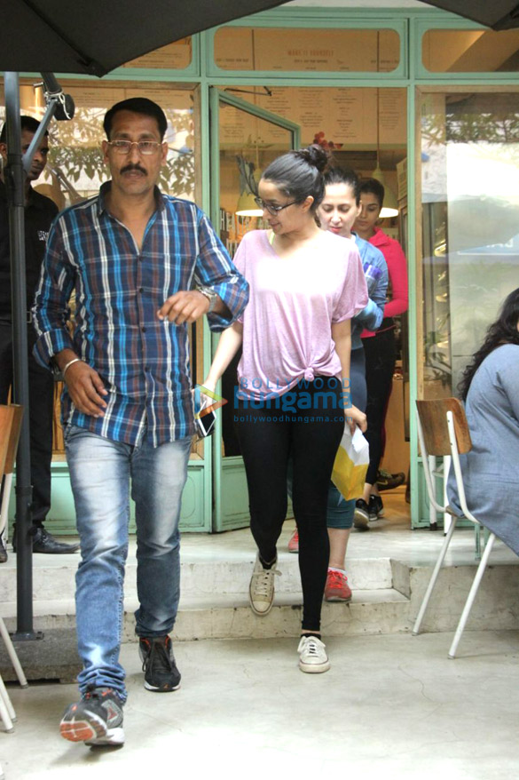 shraddha kapoor spotted at the kitchen garden in bandra 4