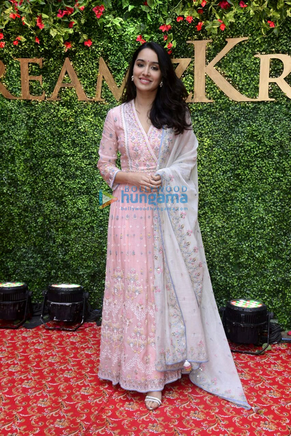 shraddha kapoor spotted at a wedding exhibition 2