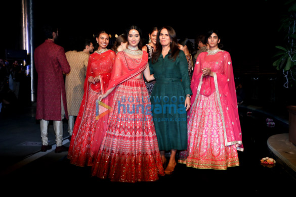 shraddha kapoor walks the ramp for anita dongre at the wedding show 1