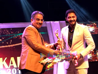 Shreyas Talpade wins the Best Debut Director Award for 'Poster Boys' at Kalakar Awards in Kolkata