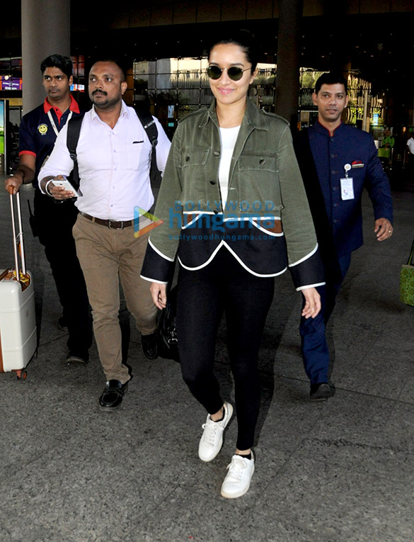 sidharth malhotra shraddha kapoor and others snapped at the airport 5