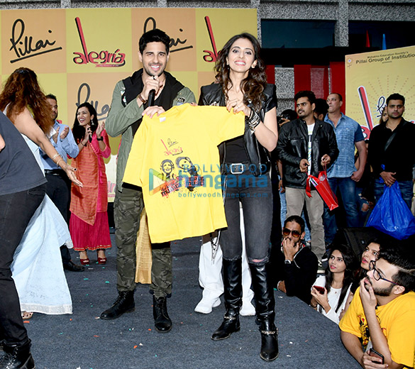 sidharth malhotra and rakul preet singh grace the festival of joy 2018 1