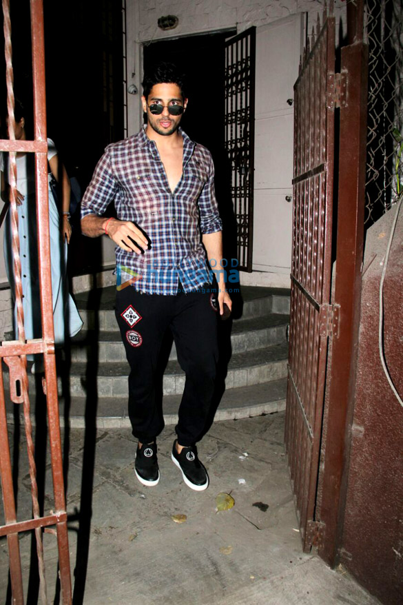 sidharth malhotra spotted at shanker mahadevans dubbing studio 4